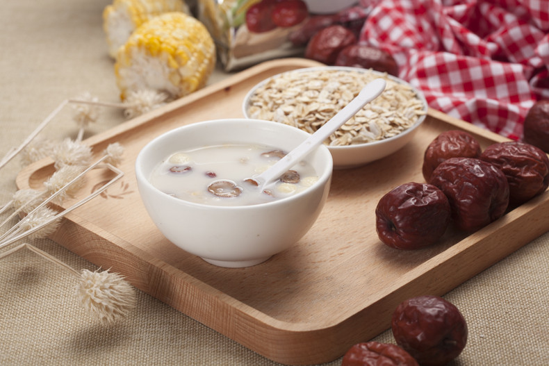 健康早餐新选择 品评荣怡谷麦加红枣燕麦片的营养与风味